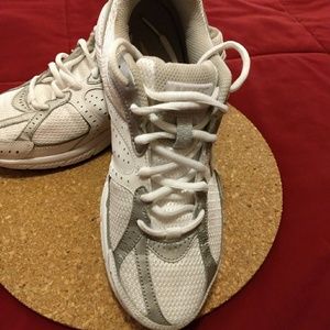 Nike | Shoes | Nike Impact Groove Sneakers Worn Once | Poshmark
